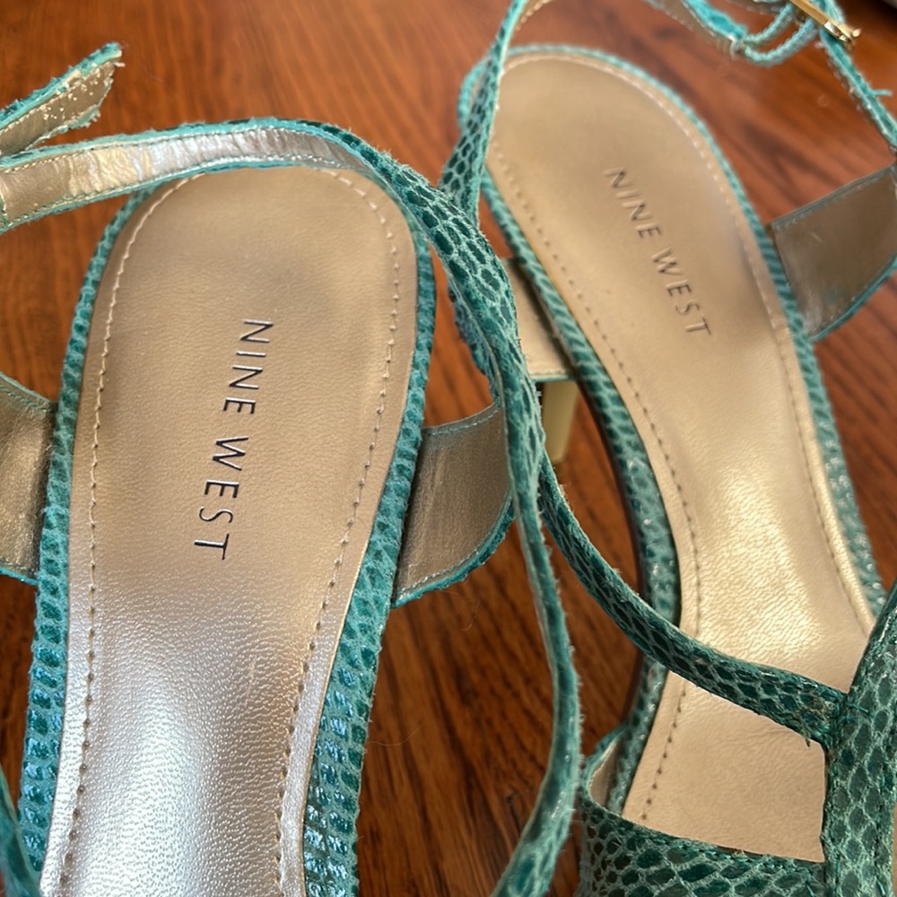 Patterned strappy heels - Picture 3 of 7